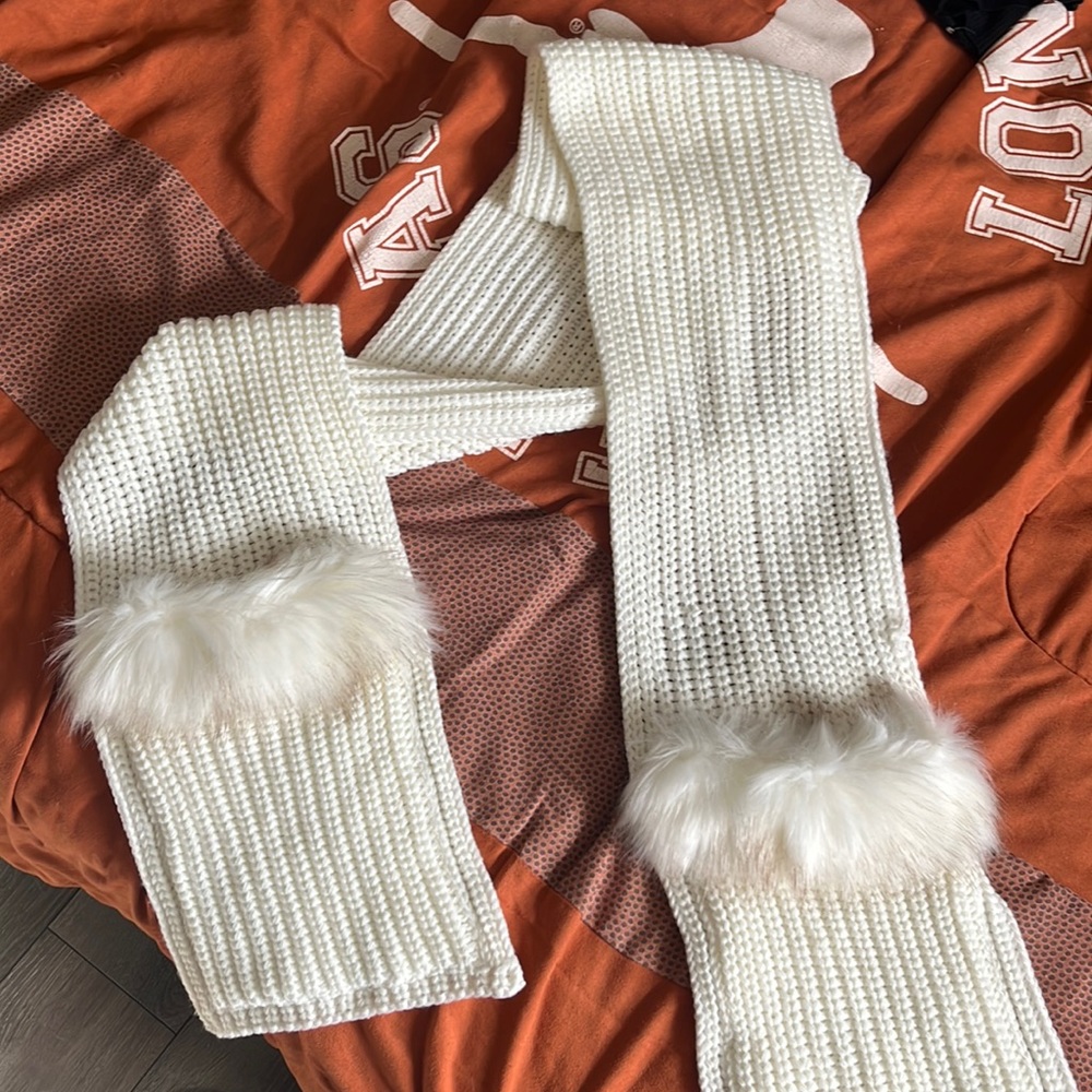 Bearpaw scarf
